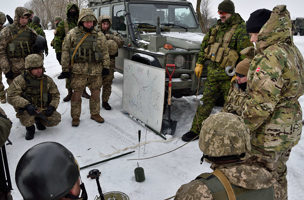 200 Canadian troops head for Ukraine