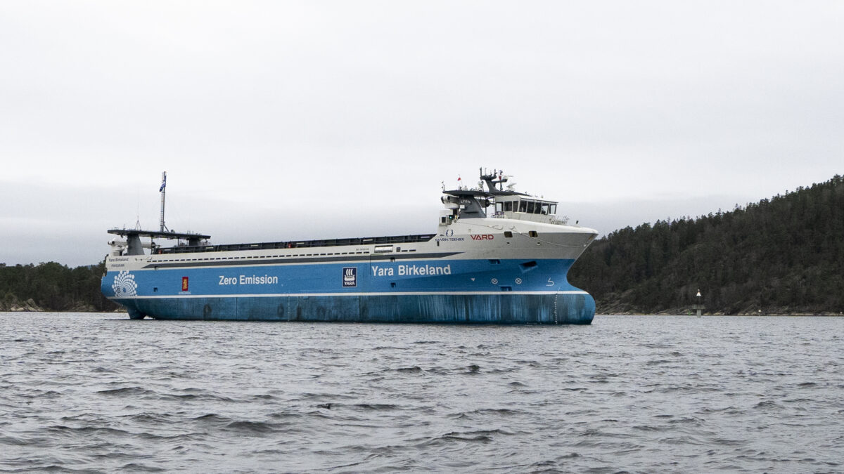 World’s first 100% electric and autonomous e-container ship