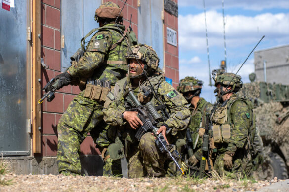 Members of the 1st Battalion, The Royal Canadian Regiment prepare to breech a building for a simulated attack during Exercise MAPLE RESOLVE 22 in Wainwright, Alberta on May 15, 2022. Photo credit: Corporal Aimee Rintjema, Canadian Armed Forces photo