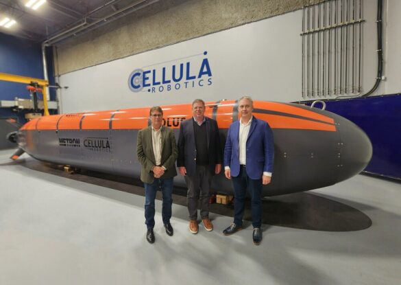 Pictured (L-R): Cellula Robotics, President, Eric Jackson, Metron Inc. President and CEO, Van. Gurley, and Cellula Robotics CEO, Neil Manning.