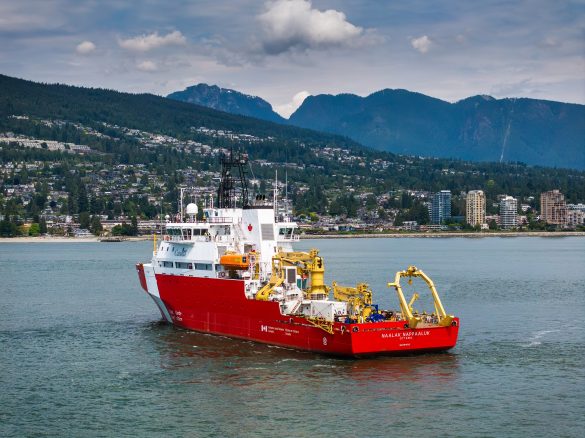 CCGS Naalak Nappaaluk.