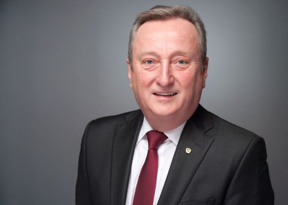 Portrait photo of Glenn Copeland.