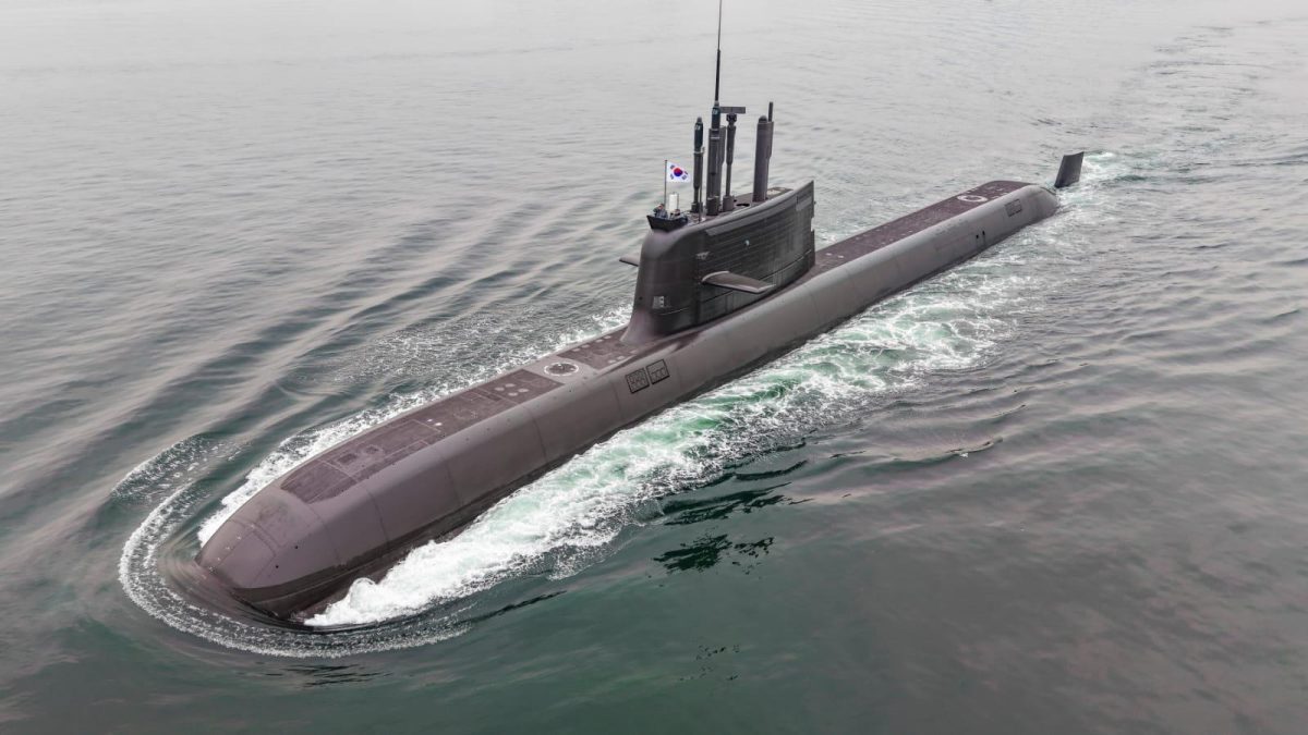 Korean Submarine Begins 14,000-Kilometre Voyage to Canada